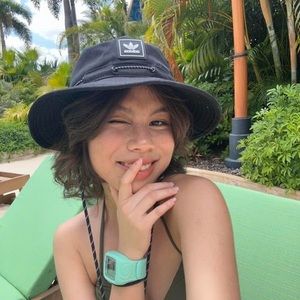 Meet your Posher, Riela